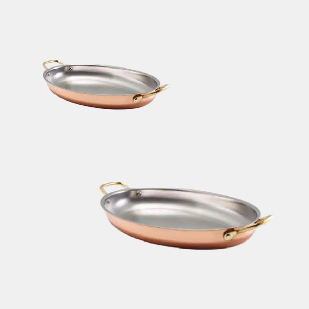 Oval casserole dish in polished copper with vintage brass handle. Various sizes (3 units)