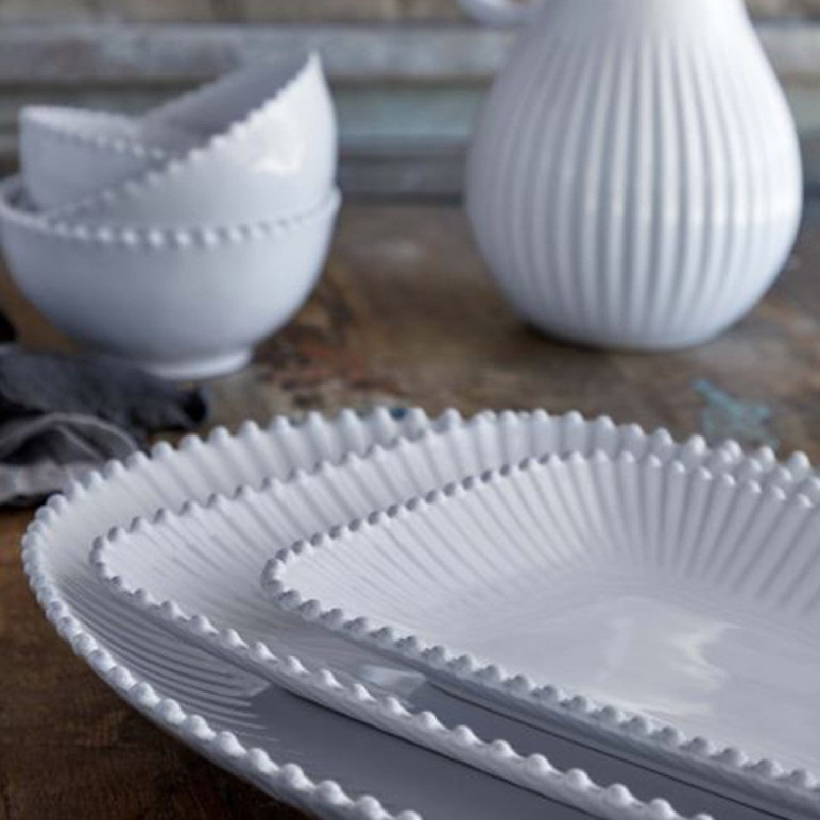 Pearl porcelain rectangular tray. (Various sizes. 1 unit)