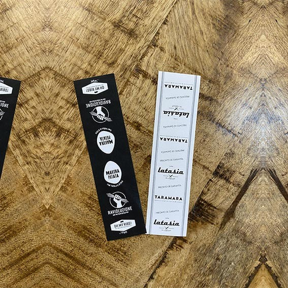 Precinto adhesivo personalizado en tinta negra. 12 x 3 cm. Varias cantidades. - Klimer