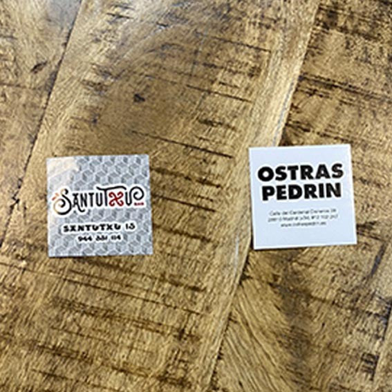 Pegatina adhesiva cuadrada personalizada a 1 color 6x6 cm. Varias cantidades. - Klimer