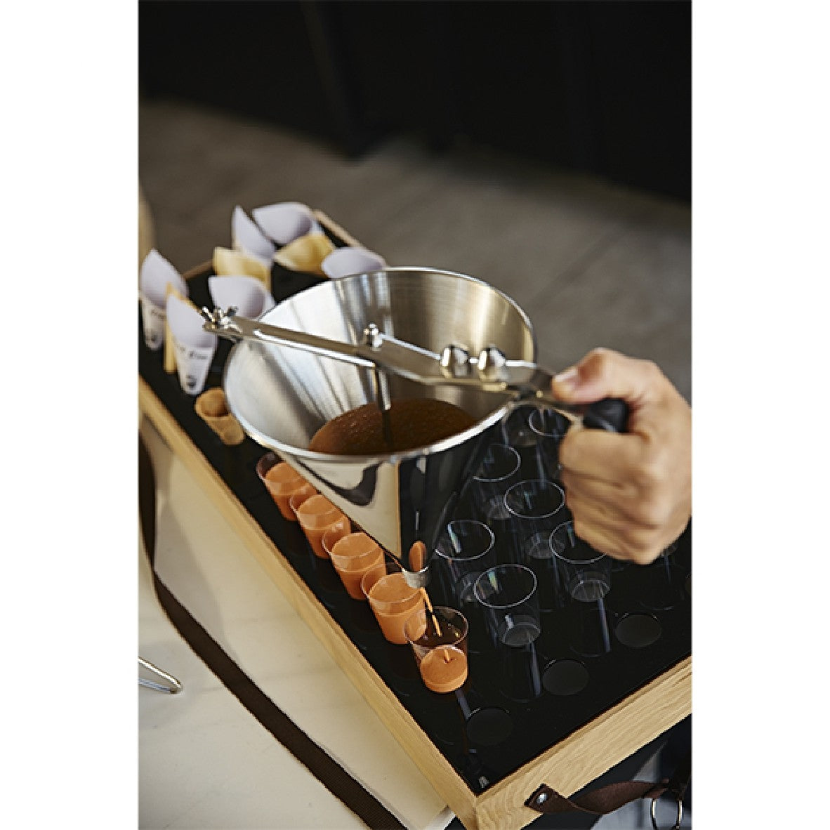 Dosificador de líquidos con soporte y platillo acero inox. ø19 x 27 cm. 2 L - 1 Ud. - Klimer