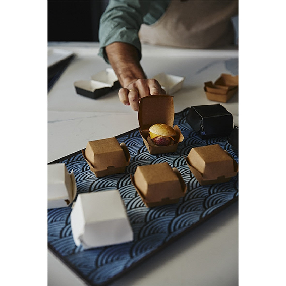 Mini black cardboard box for hamburger, 8x9x5 cm. (100 units)