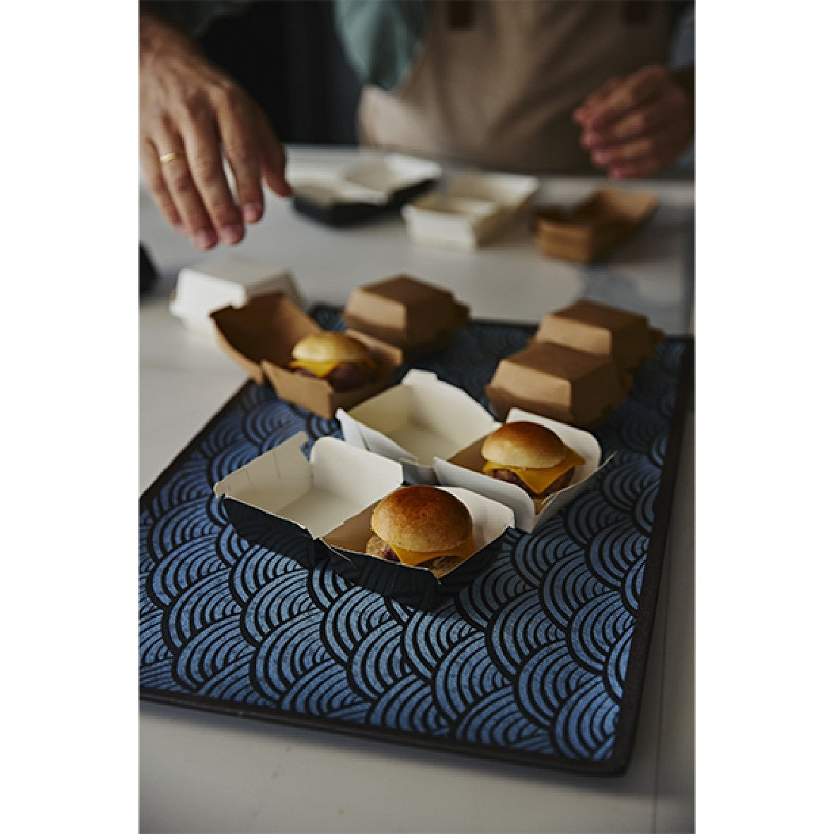 Mini black cardboard box for hamburger, 8x9x5 cm. (100 units)