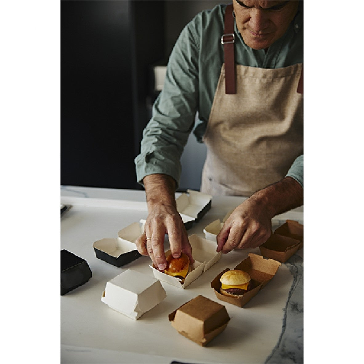 Mini black cardboard box for hamburger, 8x9x5 cm. (100 units)